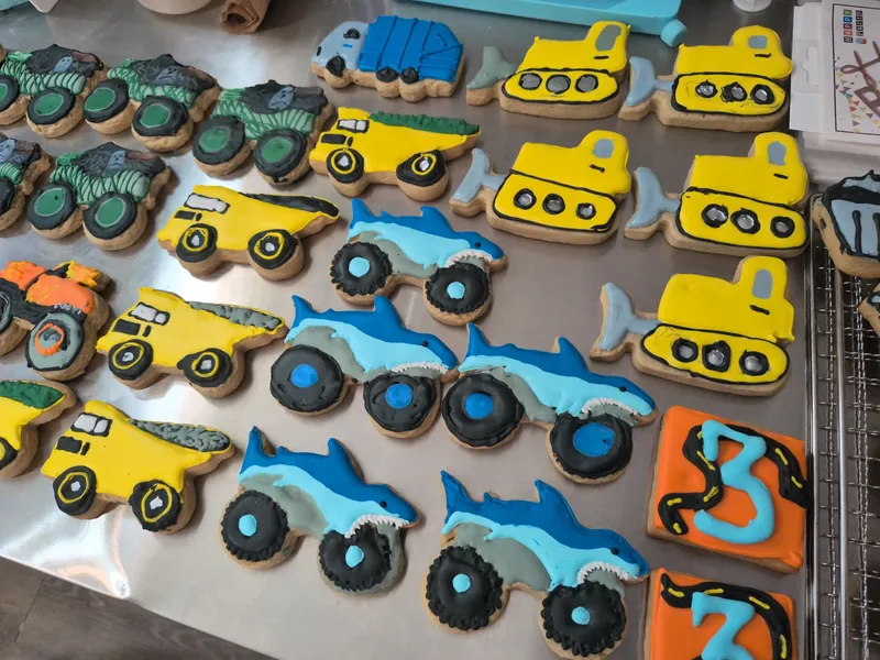 Construction-truck cookies: dump trucks, bulldozers and diggers in yellow and blue
